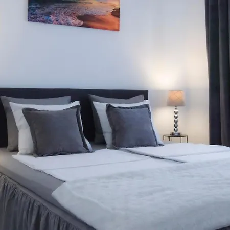 King And Queen Apartman