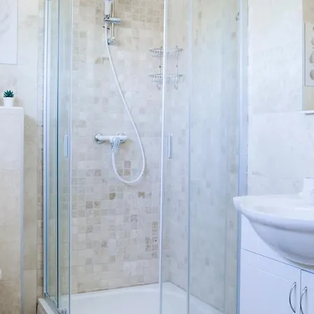 King And Queen Apartman *