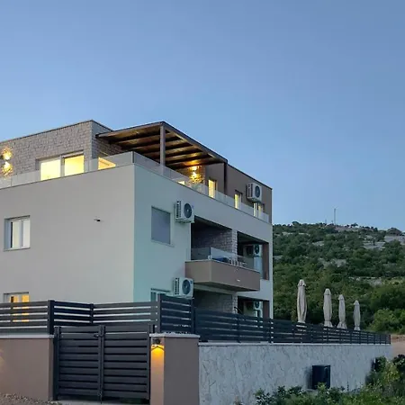 King And Queen Povile